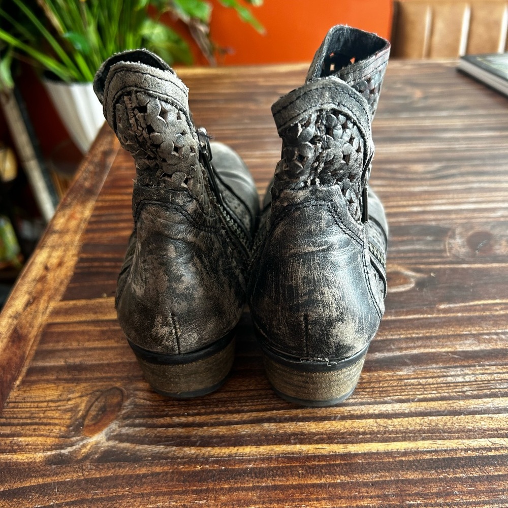Circle G Black Leather Boots - Picture 3 of 7